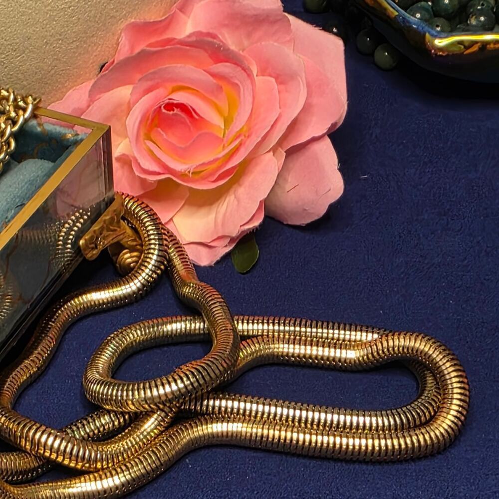 MIKA Signed Vintage Gold-Tone Tubular Coil Necklace Mod Minimalist Collar RR 17 - Picture 4 of 6